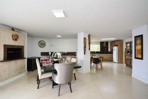 Casa na Barra da Lagoa a 500 metros do Mar - LDI003