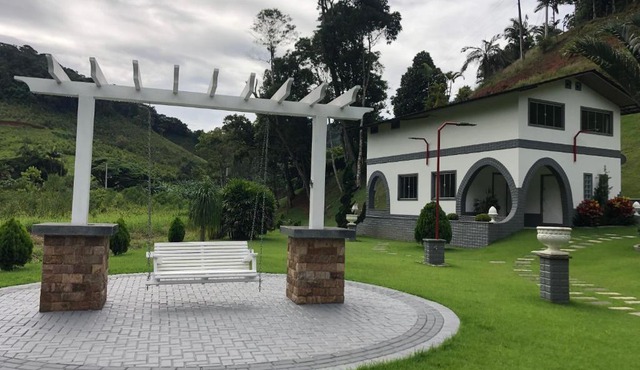 Casa no Sítio Toca da Onça com Piscina, Saúna, Hidro Massagem, Sala de Jogos, Lago, Wi-fi