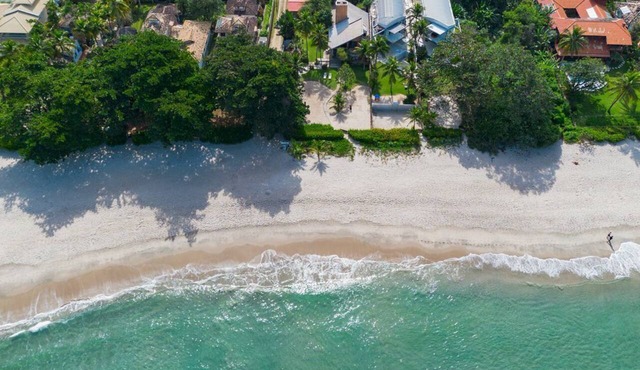 Casa Pé na Areia com Cenário Privilegiado | Guaecá