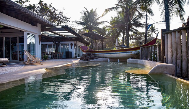 Casa pé na areia da Praia do Tombo, no Guarujá/SP