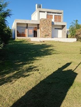 CASA QUINTA CON ESPECTACULAR VISTA Al RÍO
