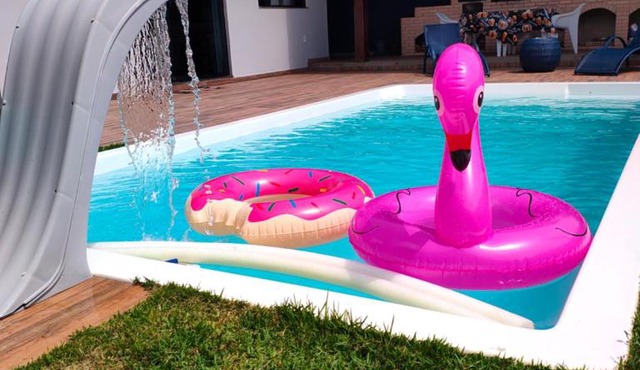 Chalé com Piscina e Churrasqueira Privativos