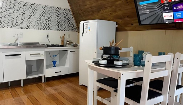 Chalé com Piscina e Contato com Natureza