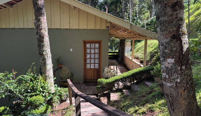 Chalet in the Woods with Fireplace in Campos do Jordão – Ideal for up to 4 people