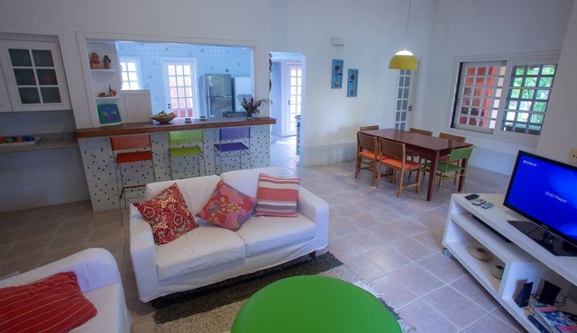 Charming beach house in a gated community. in São Sebastião