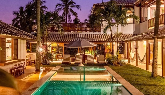Charming beachfront house, just a few meters from the village of Praia do Forte. in Praia do Forte