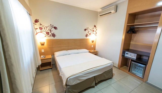 City Convenience | Double Room | Breakfast + 1 mi to Havan Limeira in Limeira