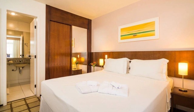 Coastal Serenity with Balcony Views Overlooking Mucuripe Beach & Near Lighthouse in Ceará