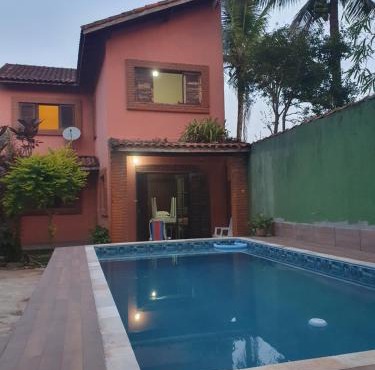 Com piscina em Praia dos sonhos