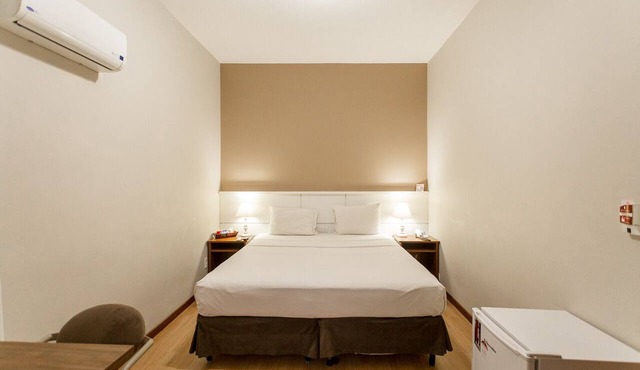 Comfortable Room Near City Center – Ideal for Couples or Business Travelers