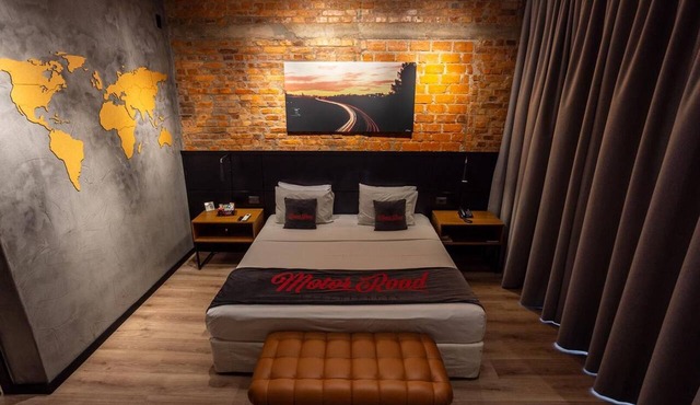 Comfortable Single Room Perfect for Extended Stays Near Downtown Attractions