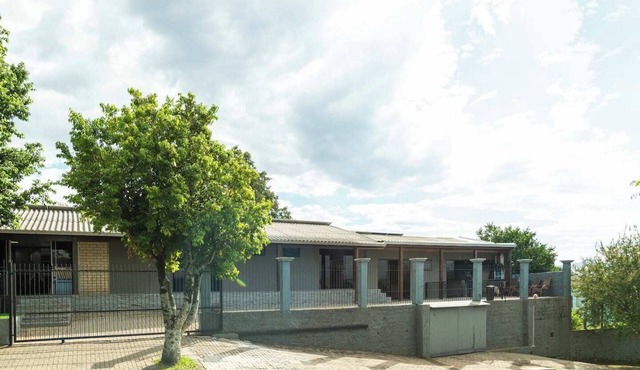 Complete House for Groups | 4 Studios, Pool and BBQ | Novo Hamburgo