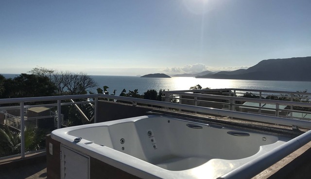 Condominium house/private jacuzzi/next to restaurants and beaches in SP
