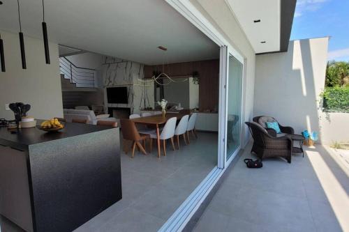 Confortável casa em condomínio, um retiro para descanso!