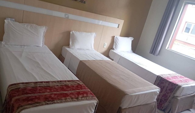 Convenient Room Near Local Landmarks | Outdoor Pool & Lake Access + Free Parking in Pará