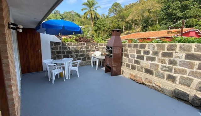 Corner house 50m from toninhas beach in Toninhas