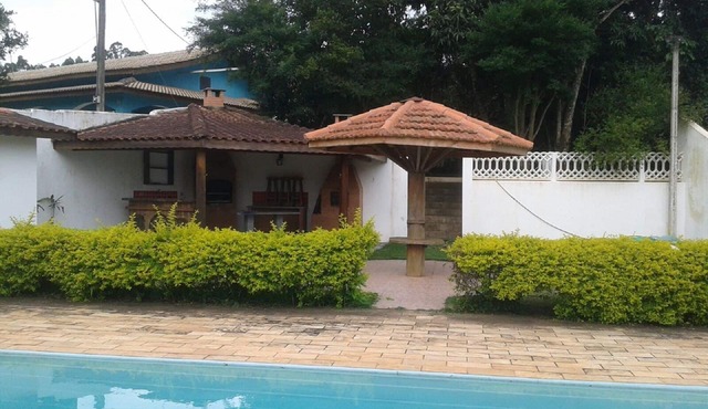 Country house with pool and fireplace in the middle of the hills.