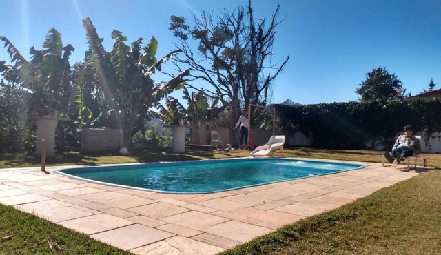 Country house for rent with swimming pool, barbecue, and close to nature! in Mairiporã
