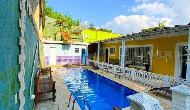 Country house for up to 16 people with Wi-Fi and Netflix.