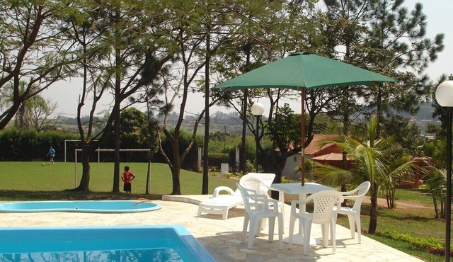 Country house with pool, barbecue, soccer field, snooker, TV, sleeps 30.
