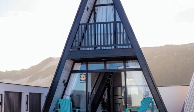 Cozy chalet practically on the sand, surrounded by dunes and lagoons.