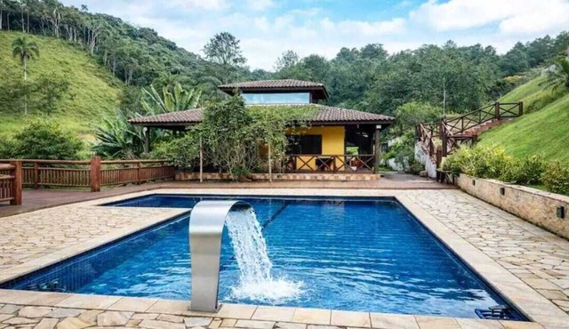 Cozy country house, close to the center, easy access. Pets are allowed.