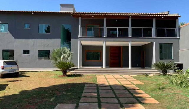 Cozy house. 5 km from BR 040 highway, 10 km from the shopping mall and 15 km from Lagoa Paulino lagoon. in Barreiro de Sete Lagoas