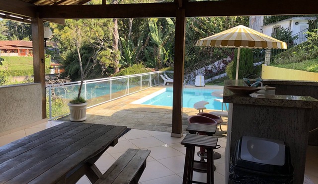 Cozy house, fireplace, swimming pool, barbecue. Best region in RJ. in Teresópolis