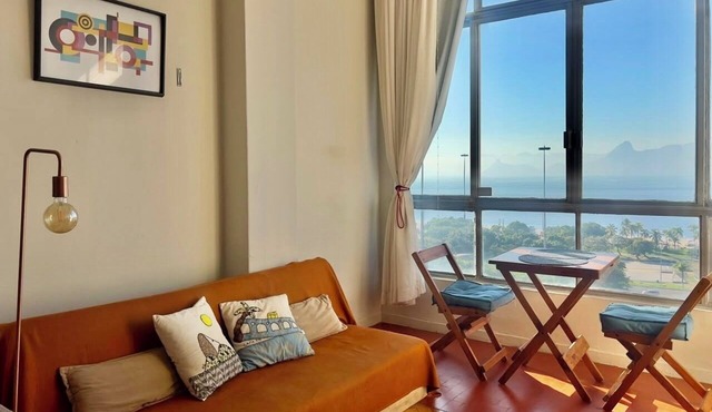 Cozy studio with a view of Flamengo beach.