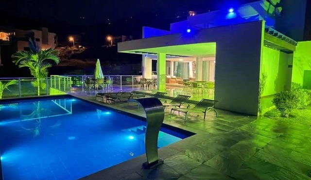 Desert Hills Mansion with 8 Suites, View, Pool, and Style in Capitólio