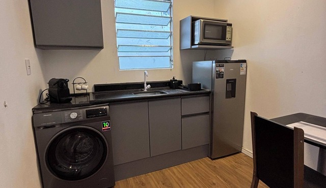 Downtown Florianópolis, everything nearby, comfortable, fully equipped, 4 bedrooms with AC and 2 bathrooms.