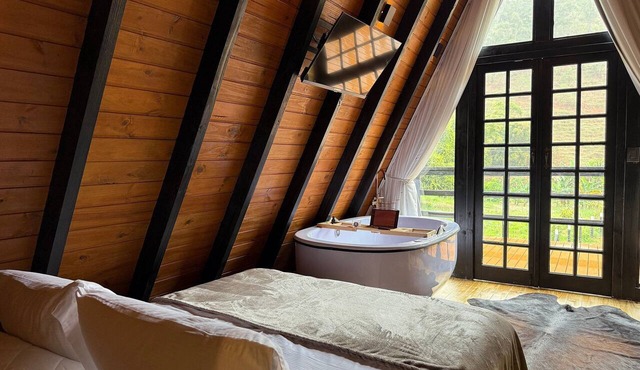 Dream Cabin on the banks of the Jucu River