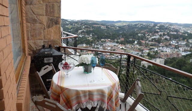 Duplex apartment in condominium with 2 suites and the best view of Campos