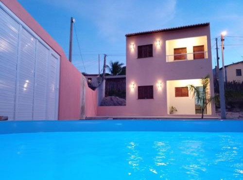 Duplex de 2 quartos com ar condicionado , piscina e estacionamento in Aracati