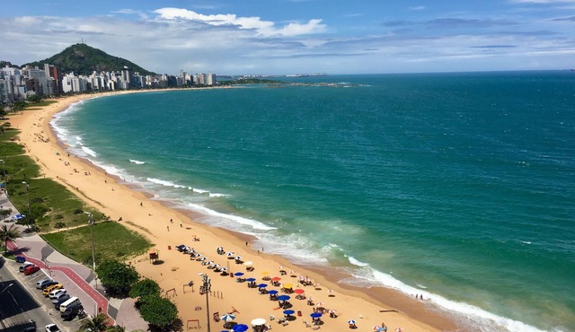 Duplex penthouse facing Praia da Costa in Praia da Costa
