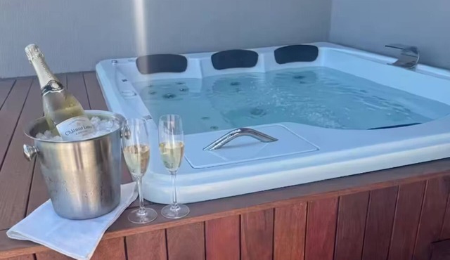 Duplex Penthouse with Jacuzzi and Views of 2 Beaches