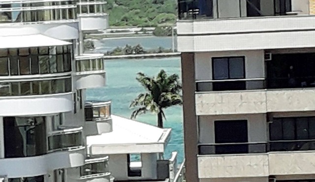 Duplex penthouse with 4 bedrooms, 2 parking spaces, 150 meters from Praia do Forte beach.