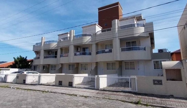 DUPLEX TOWNHOUSE - 3 BEDROOMS - CLOSE TO THE BEACH