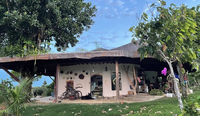 Ecological house overlooking the sea, inside an agroforest! in Aritaguá