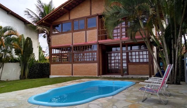 Entire house beachfront.