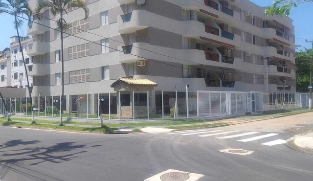 Excellent apartment, 250m from the beach, sleeps 8, 3 bedrooms, 1 suite, air conditioning in all rooms and Wi-Fi.