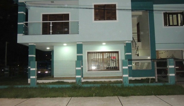 Excellent two-story house, 4 bedrooms, en-suite, sleeps 10, air conditioning, TV, Wi-Fi, near the beach and city center.