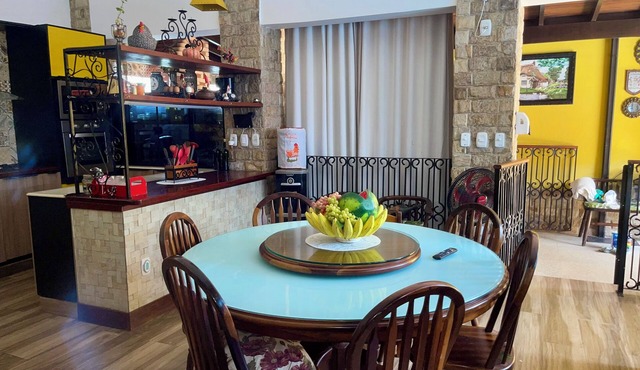 Experience tranquility and well-being in this charming rustic house in Recanto da Serra. in Itatiaia
