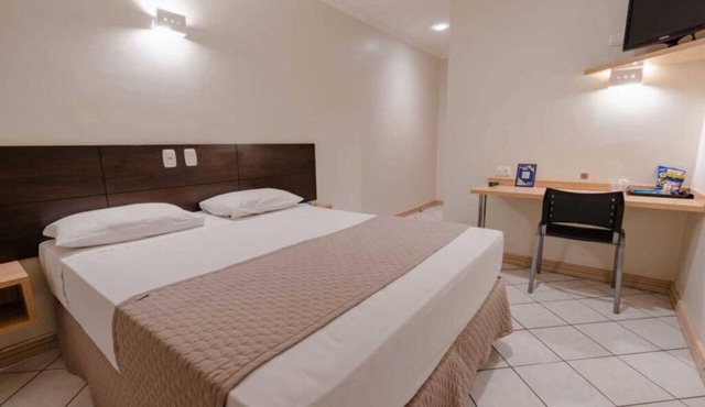 Explore Umuarama from This Comfortable City-Center Stay l Free Breakfast