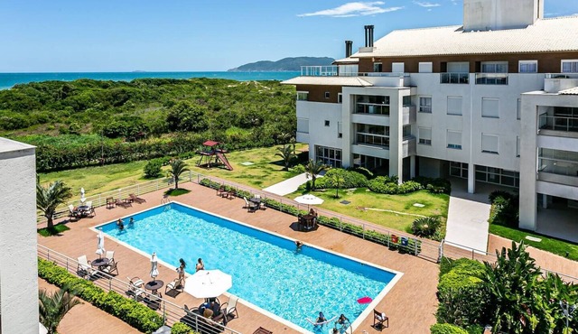 Fantastic penthouse , private access to the beach, Jacuzzi, Confy and fancy