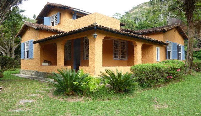 Farmhouse with complete security and easy access. in Posse