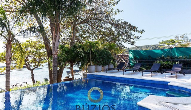 Feet on Orla Bardot! Seafront condominium, house with 4 suites BZ48 in Armação dos Búzios
