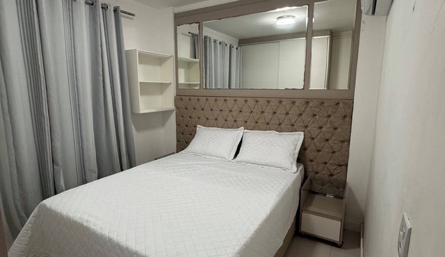 Fully equipped two-bedroom apartment 50m from the sea, sleeps 6, with a view.