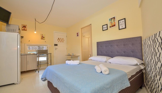 Fully equipped guesthouse with pool near UFSC and UDESC.