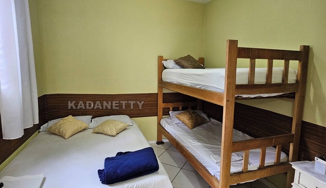 Fully equipped studio apartment with kitchen, 2km from the beach, with garage. in Caraguatatuba